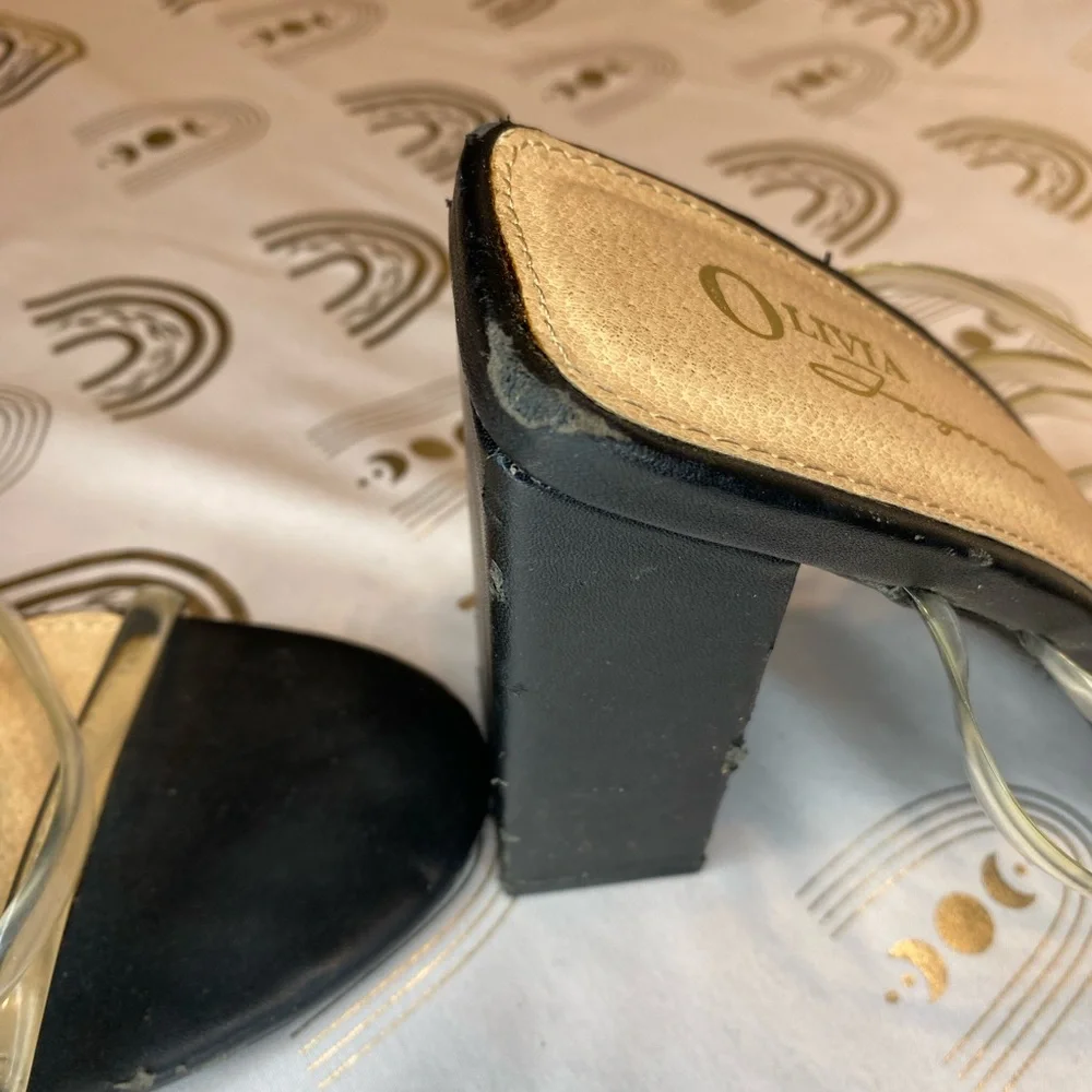 Elegant Black and White Heels with Timeless Design